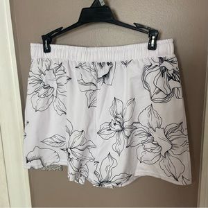 NEW Gym/Beach Shorts Size L - white with black pattern